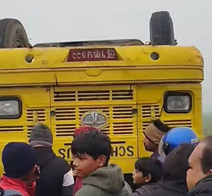 कपिलवस्तुमा स्कुल बस पल्टिँदा ७ विद्यार्थी घाइते