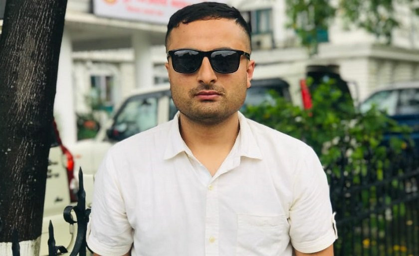 एमाले पौवादुङमा पालिका सचिव कार्कीद्वारा पार्टी परित्याग घोषणा