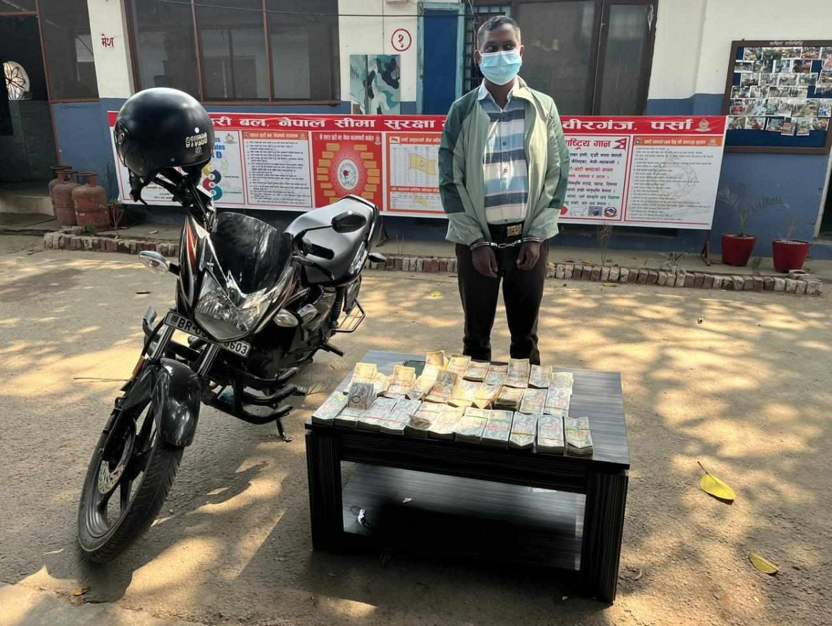 स्रोत नखुलेको २० लाख रुपैयाँसहित विनयशंकर पक्राउ
