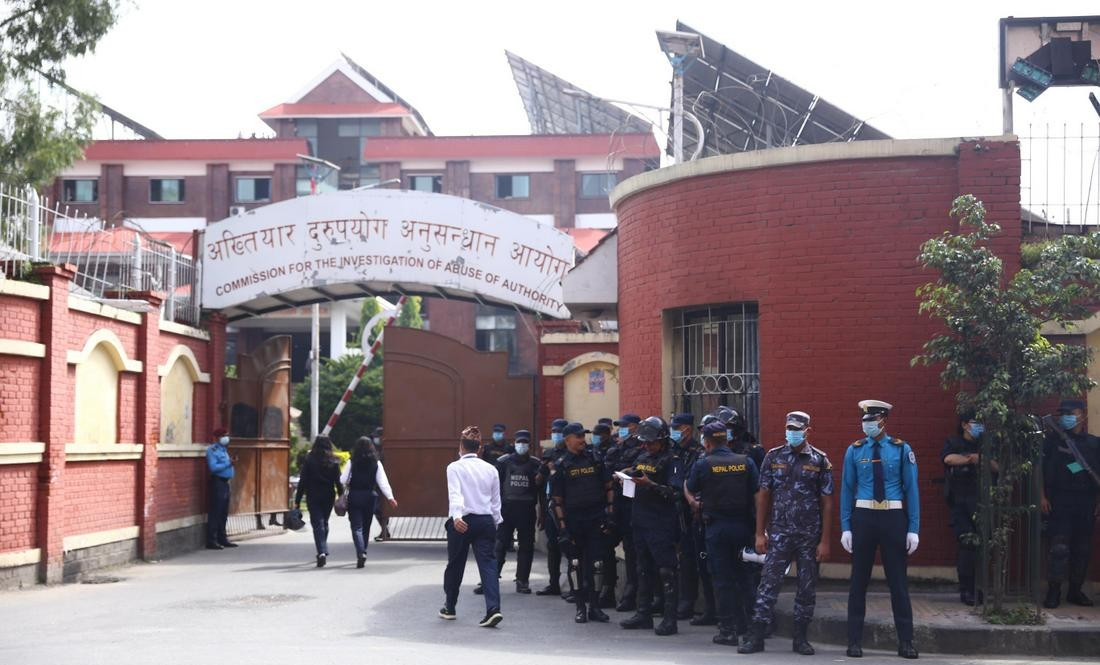 झुटो अनुभव देखाएर ९ वर्षसम्म सरकारी सुविधा लिने कम्पनी सचिवविरुद्ध मुद्दा दायर