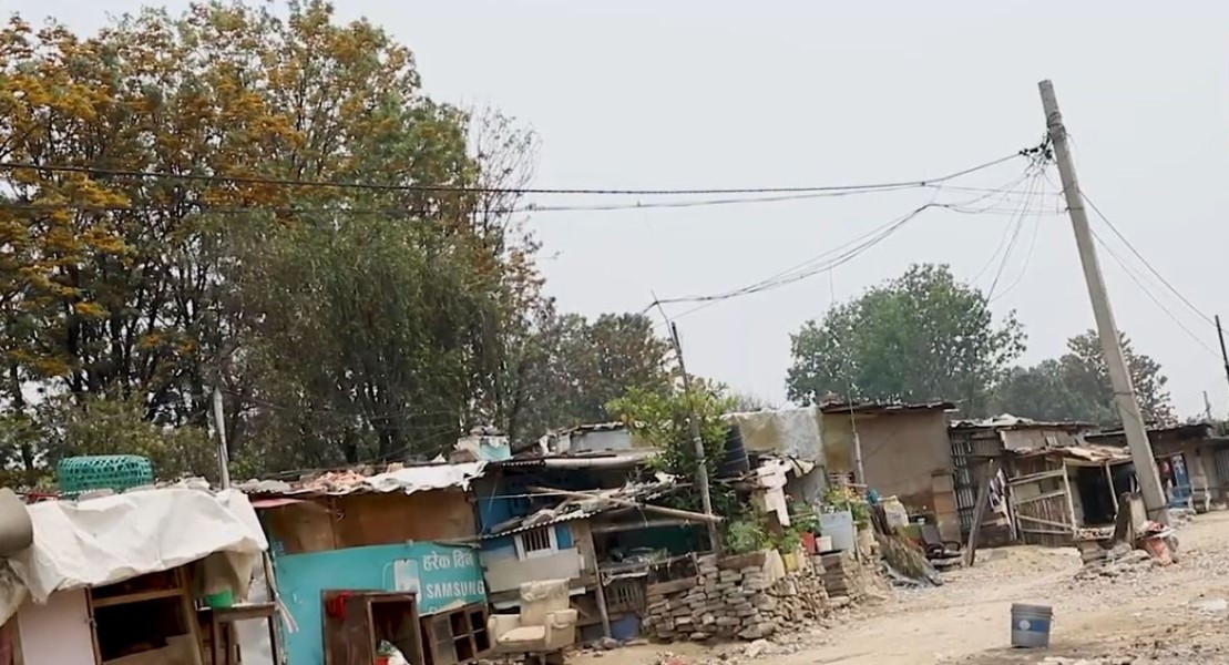 काठमाडौँको सुकुमबासी बस्तीमा शुक्रबार साँझसम्म टहरा खाली गर्न माइकिङ