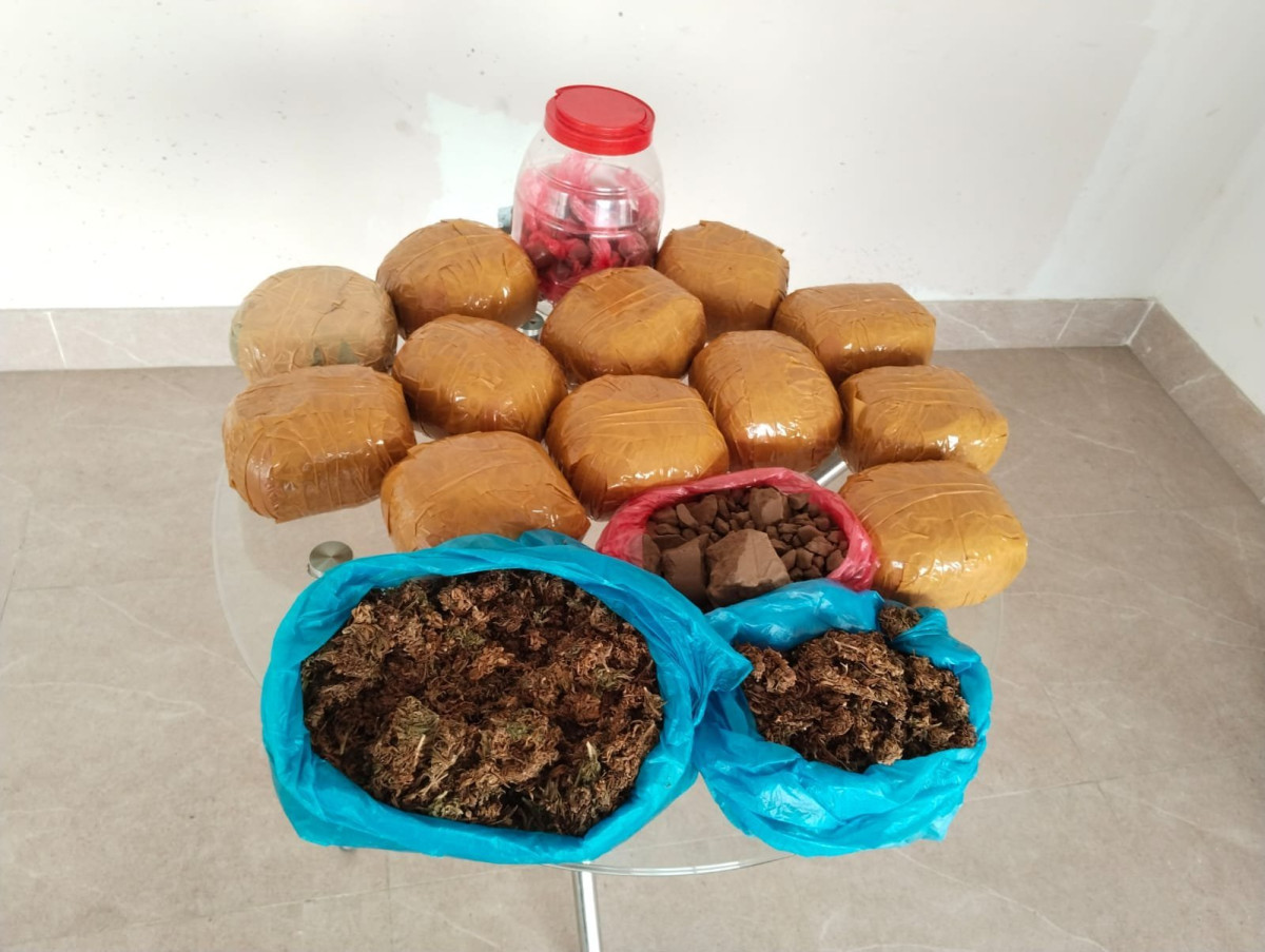 १२ केजी पोल्याण्ड र दुईवटा हतियार बरामद, ६ जना पक्राउ