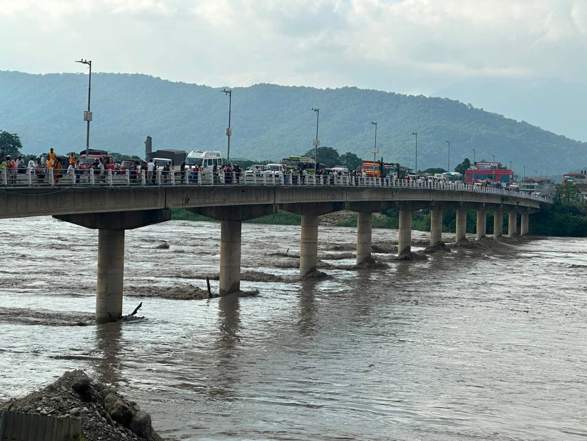 चितवनमा उच्च सतर्कता, नदीतटीय क्षेत्रका बासिन्दालाई सुरक्षित स्थानमा जान आग्रह
