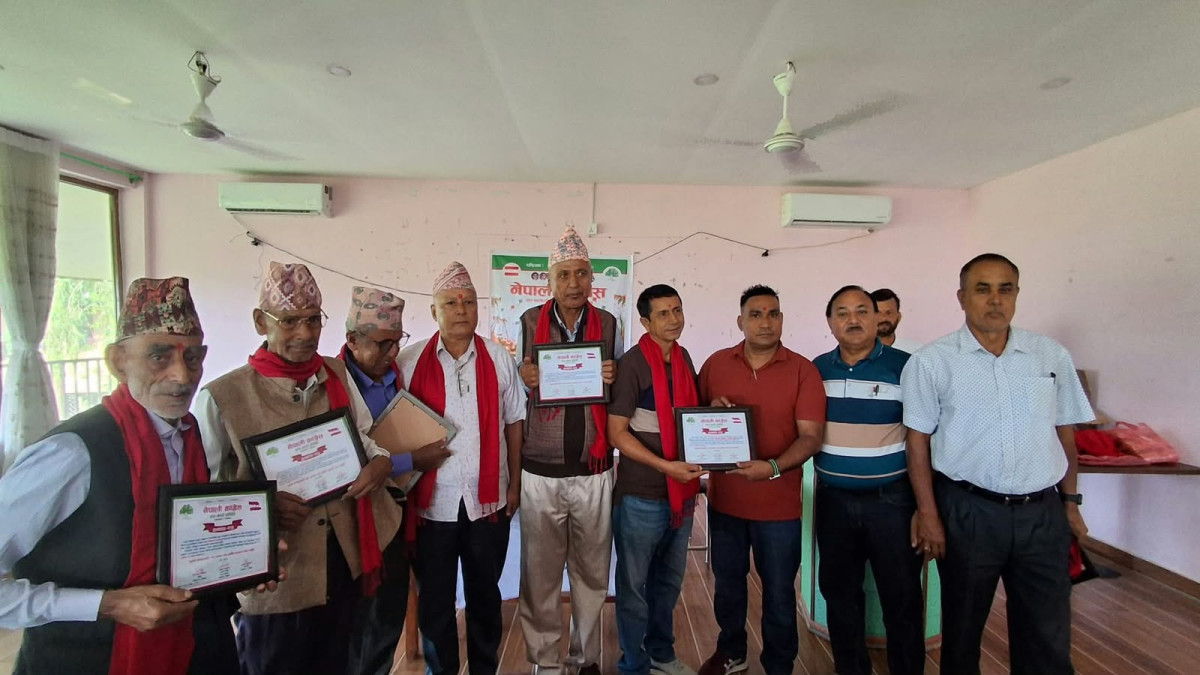 नेपाली कांग्रेस रत्ननगर–९ को शुभकामना आदान–प्रदान, अग्रज सम्मान तथा पदहस्तान्तरण कार्यक्रम सम्पन्न